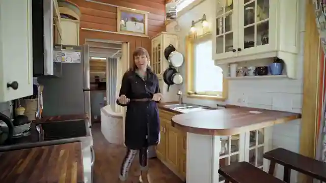 sustainable-tiny-living-lauras-journey-to-financial-freedom