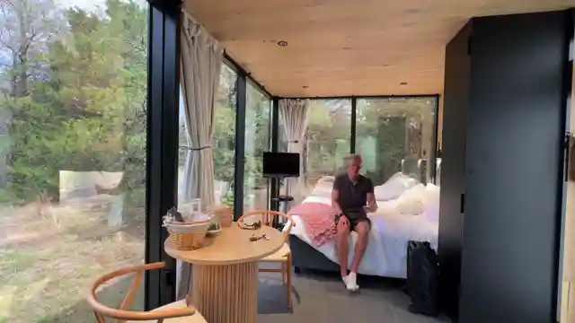 ultimate-luxury-touring-north-americas-newest-mirror-house-in-lake-bassrop