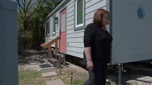 charming-tiny-home-living-michelles-minimalist-journey-in-texas