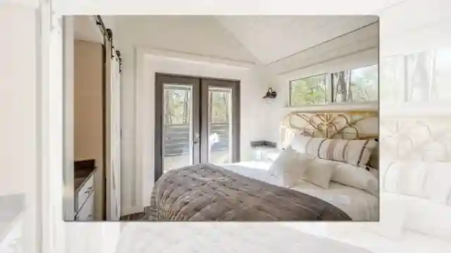 luxurious-park-model-home-innovative-design-high-end-finishes