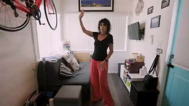dianas-tiny-home-tour-downsizing-tips-and-simplified-living-journey