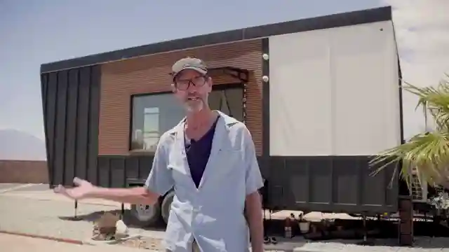 brads-clever-tiny-home-tour-functional-design-sustainable-living-off-grid-potential