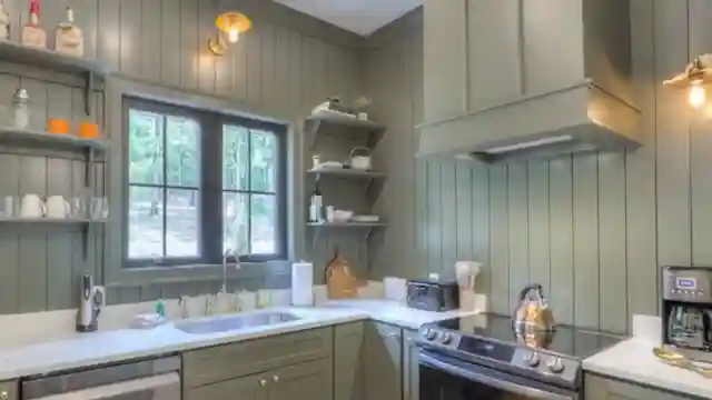 luxurious-cottage-perfect-romantic-getaway-with-modern-amenities