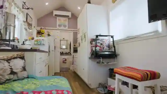 designing-a-comfortable-tiny-house-susies-inspirational-journey