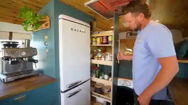 exploring-rhonda-shuttle-bus-conversion-with-tiny-house-giant-journey