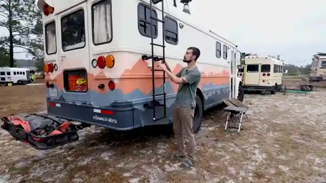 transforming-a-school-bus-into-a-cozy-tiny-home-on-wheels-a-40k-journey
