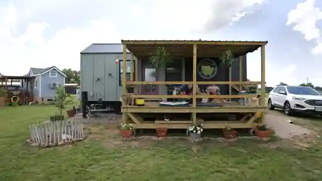 tiny-house-living-kim-and-trishs-cozy-journey-in-gummy-texas