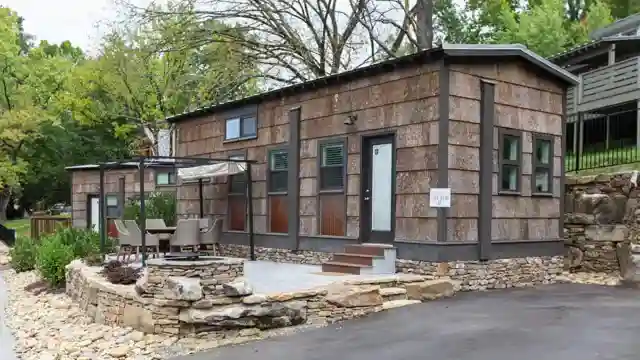 charming-magnolia-tiny-house-retreat-in-tennessee-100-night